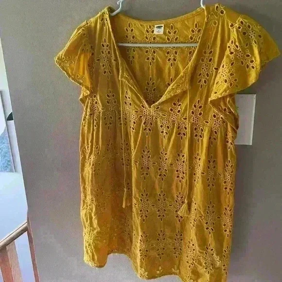 Old Navy mustard yellow eyelet top medium - Picture 2 of 2